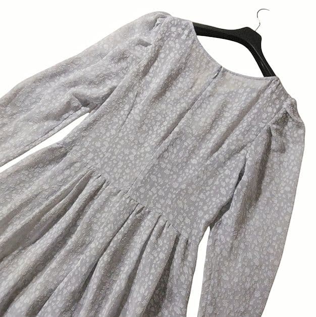 ジルスチュアート 総柄 ロングワンピース グレー フレア 長袖 ティアード