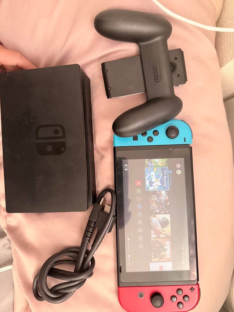 画像全てご覧下さい。Nintendo Switch 本体 青/赤 ドック付き
