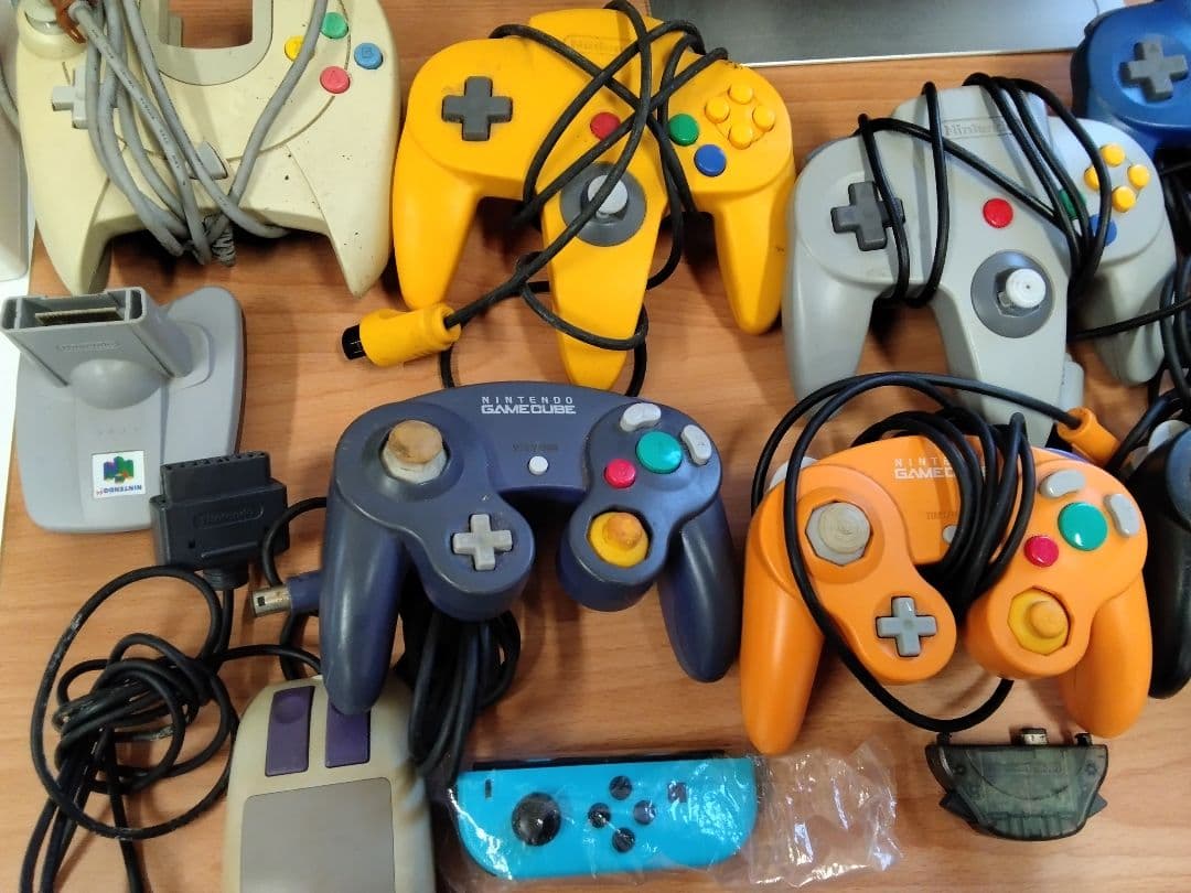 (送料無料鹿児島発)ジャンク品 任天堂 ゲーム機コントローラーセット