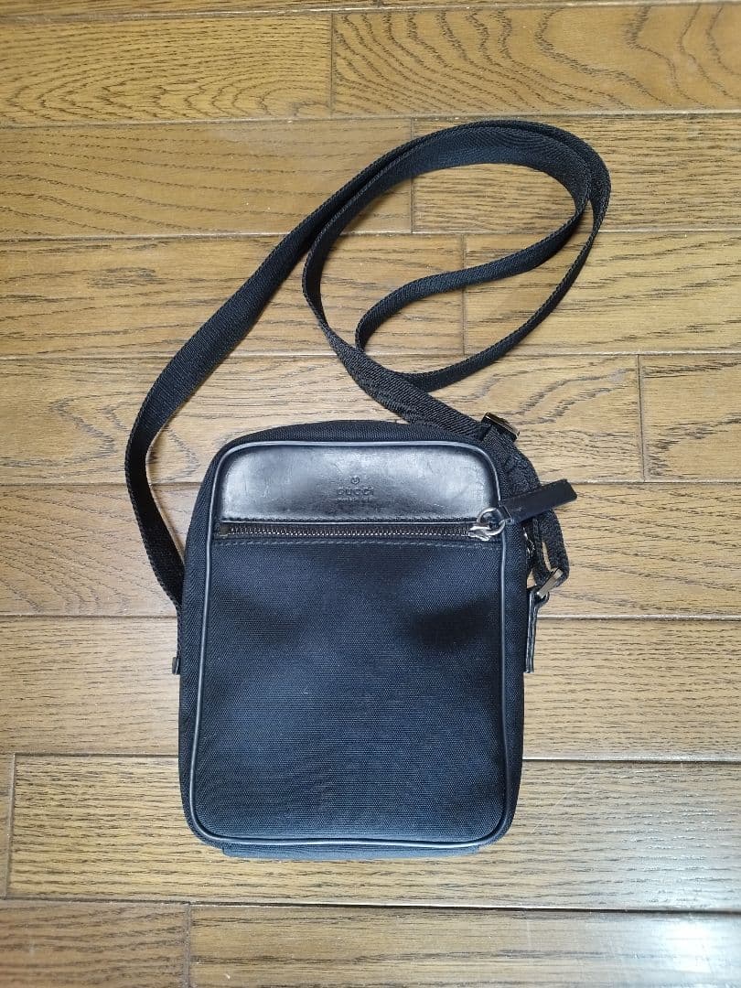 GUCCI ブラック ショルダーバッグ 収納袋付き