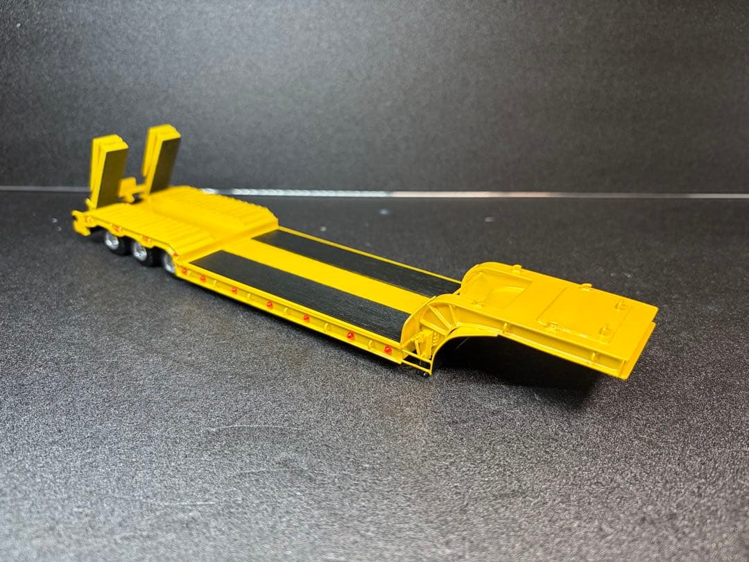 ブルーリボン　1/50 3軸低床トレーラー自動あゆみ付 重機 建機