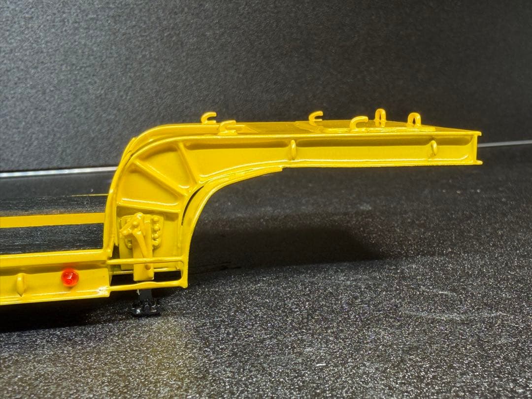 ブルーリボン　1/50 3軸低床トレーラー自動あゆみ付 重機 建機