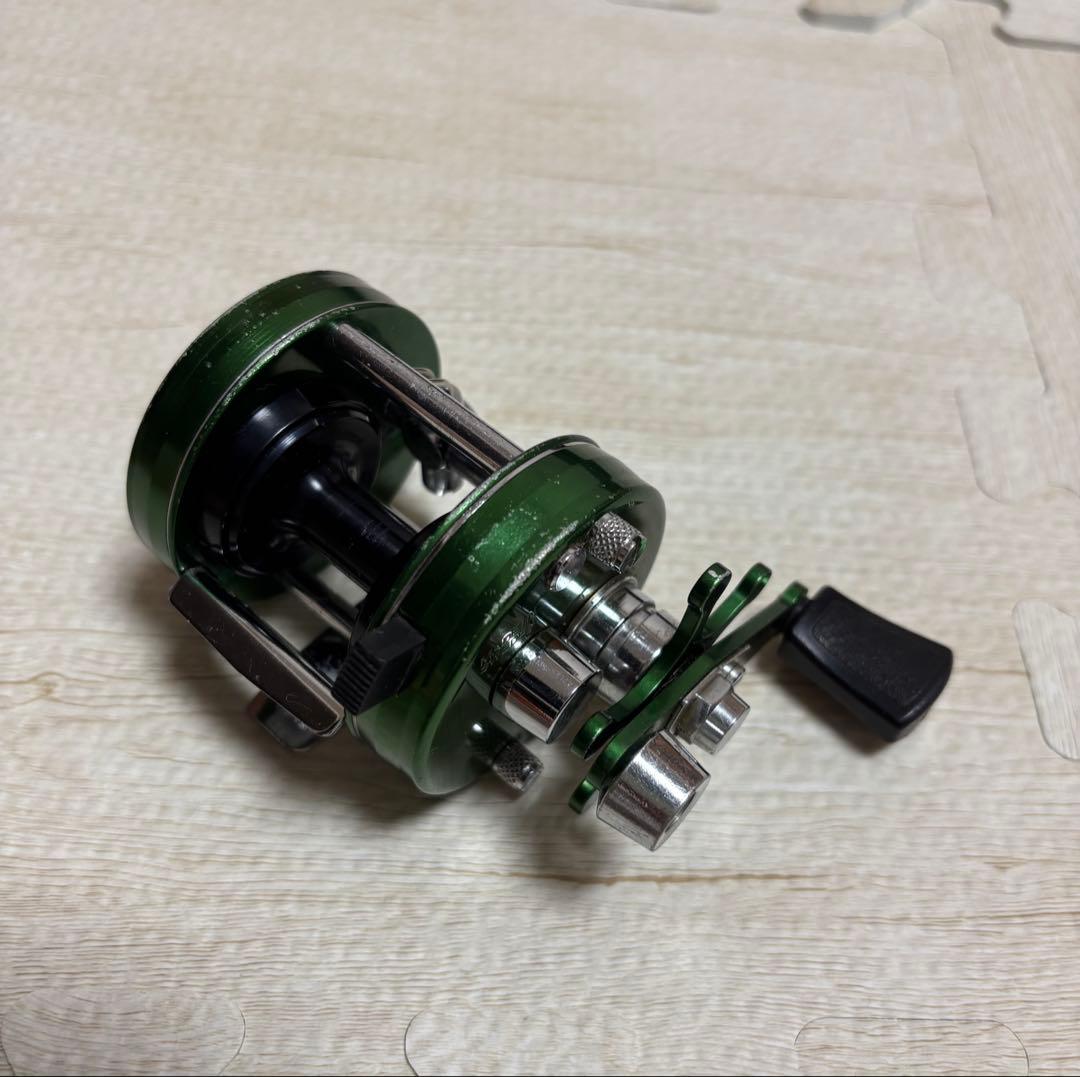 アブ アンバサダー2500C ノスタルジアグリーン