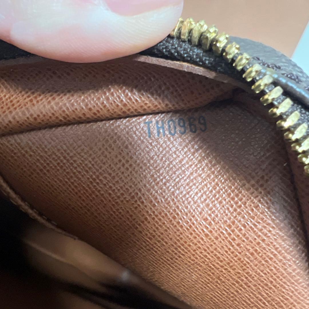 LOUIS VUITTON 「ポルトドキュマン・ヴォワヤージュ」