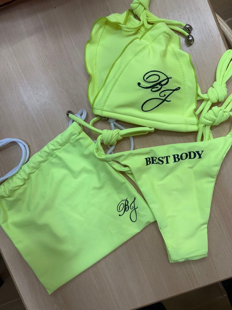 BEST BODY JAPAN 決勝ビキニ　蛍光イエロー