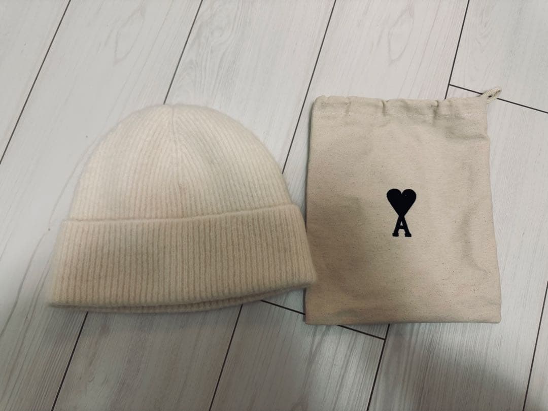 AMI PARISアイボリー ニット帽 収納袋付き