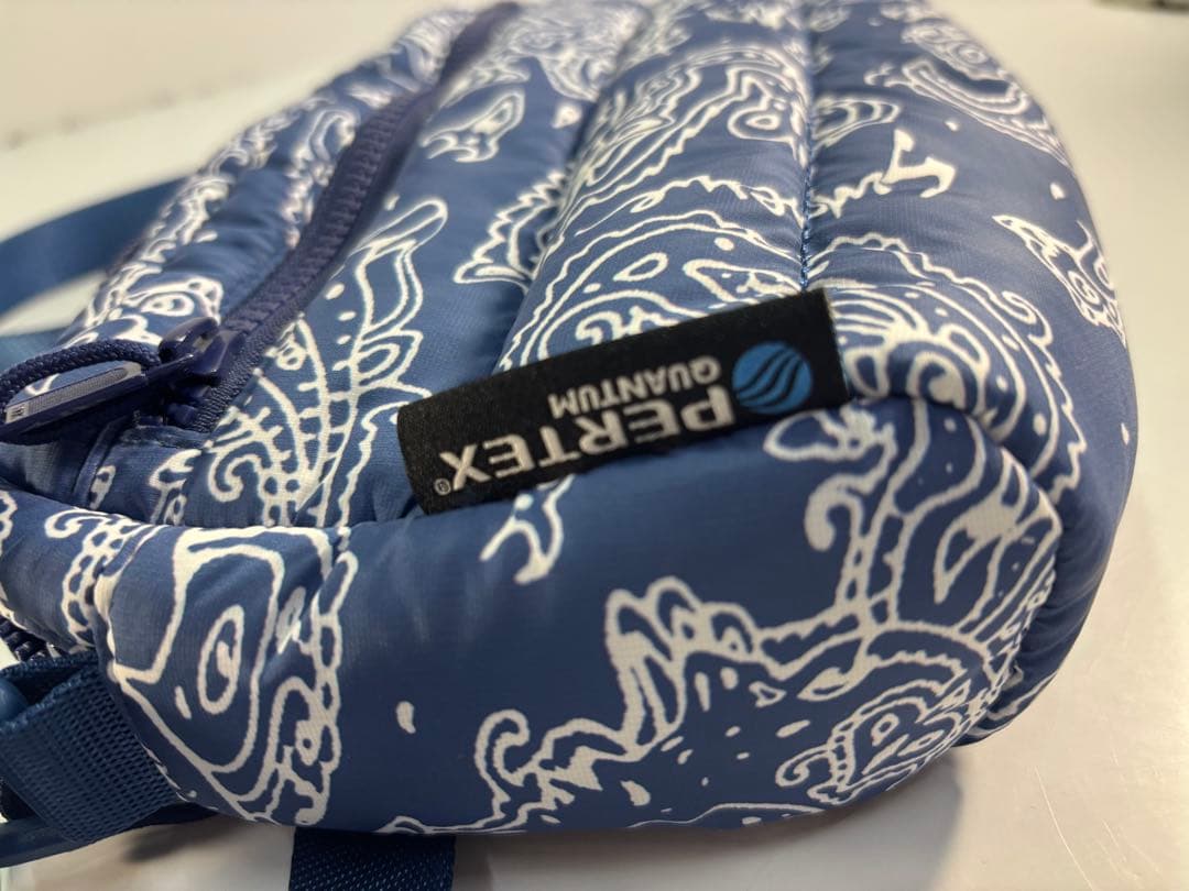 バッグ Supreme puffer side bag Blue Paisley