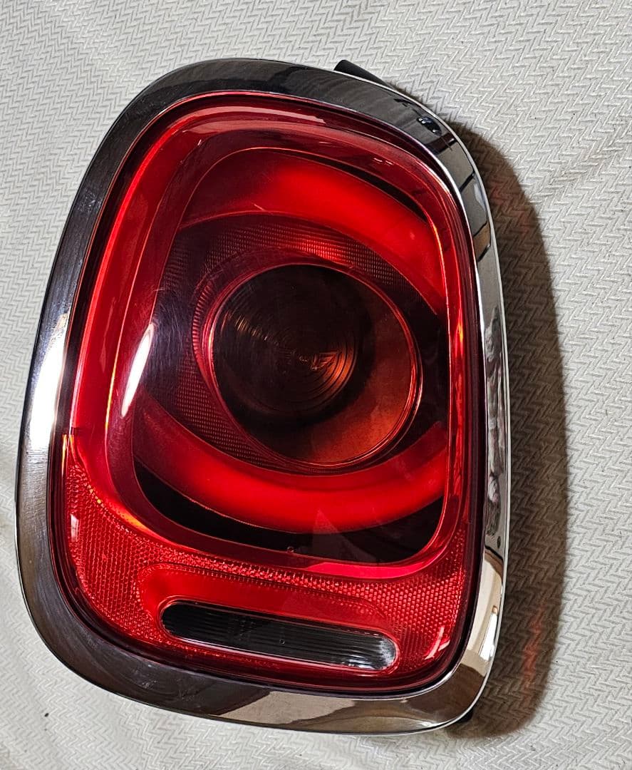[MINI テールランプ 左側 赤 7297413-13 xm20