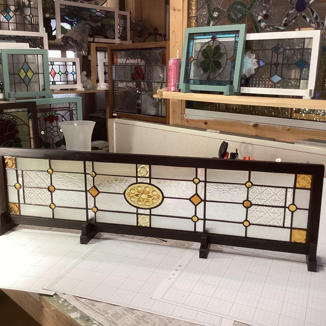 ステンドグラスパネル　パーテーション　アンバーロンデル(1871)チクチク