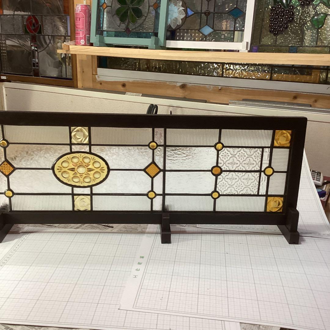 ステンドグラスパネル　パーテーション　アンバーロンデル(1871)チクチク