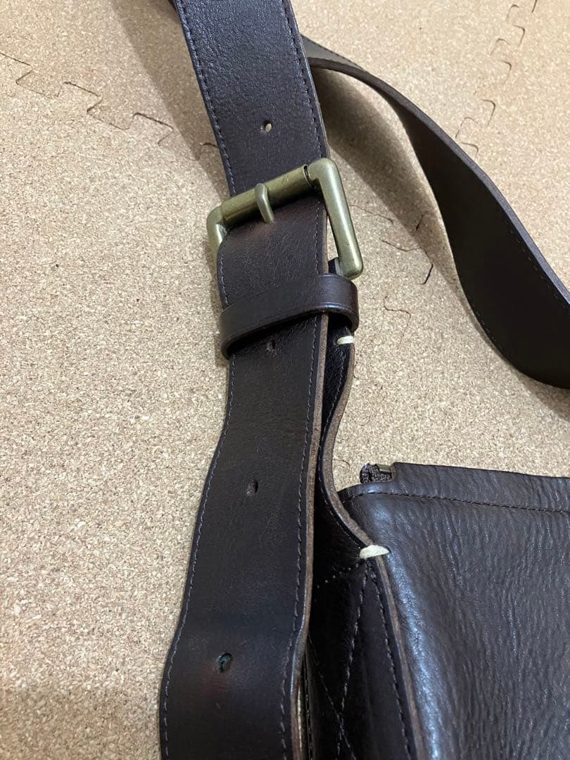 ARTS&SCIENCE レザーショルダーバッグ