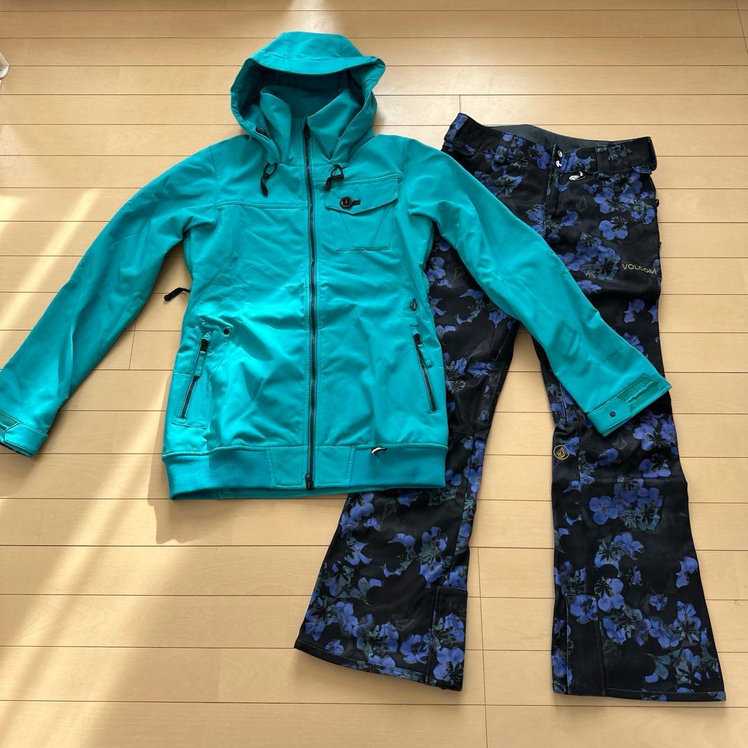 美品【VOLCOM】スノーボードウェア　上下セット　レディースＳ