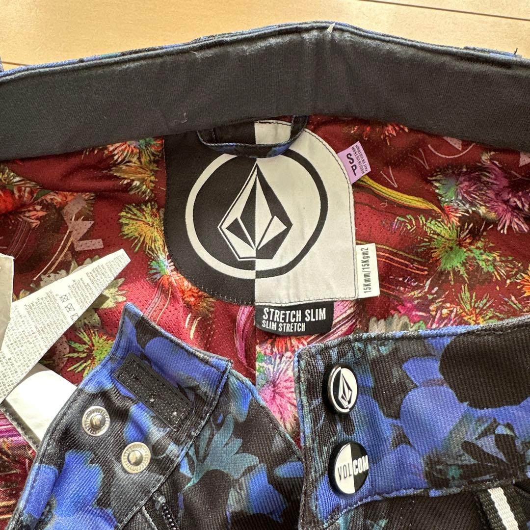 美品【VOLCOM】スノーボードウェア　上下セット　レディースＳ