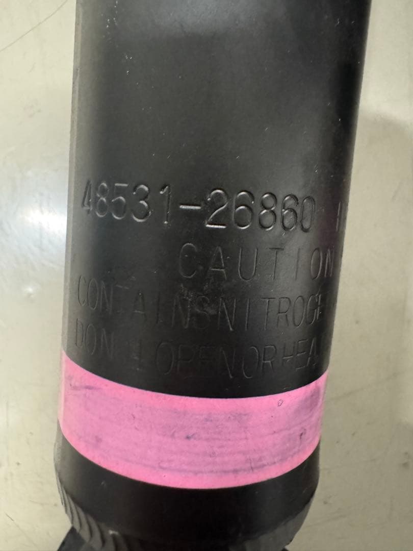 ハイエースワゴン　4WD ショックアブソーバー