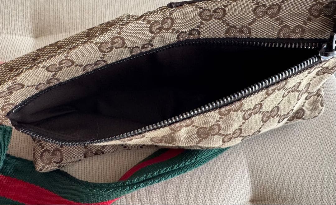 美品 GUCCI ボディバッグ・ウエストポーチ ケース付き！