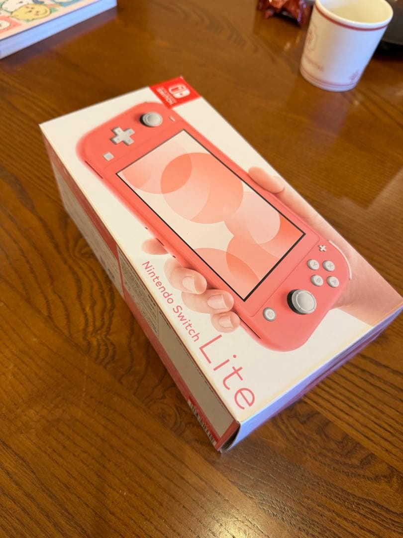 Nintendo Switch Lite コーラル m