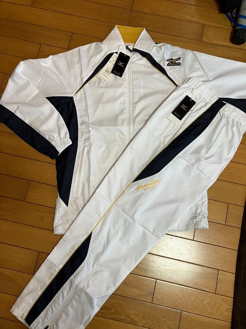 ミズノプロ　ウィンドブレーカー上下セット Lサイズ 新品未使用ですが薄いシミあり
