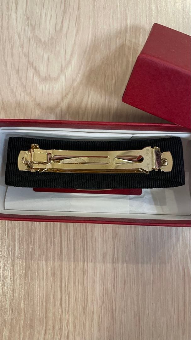 フェラガモ　バレッタ　リボン　ヴァラ　ブラックゴールド