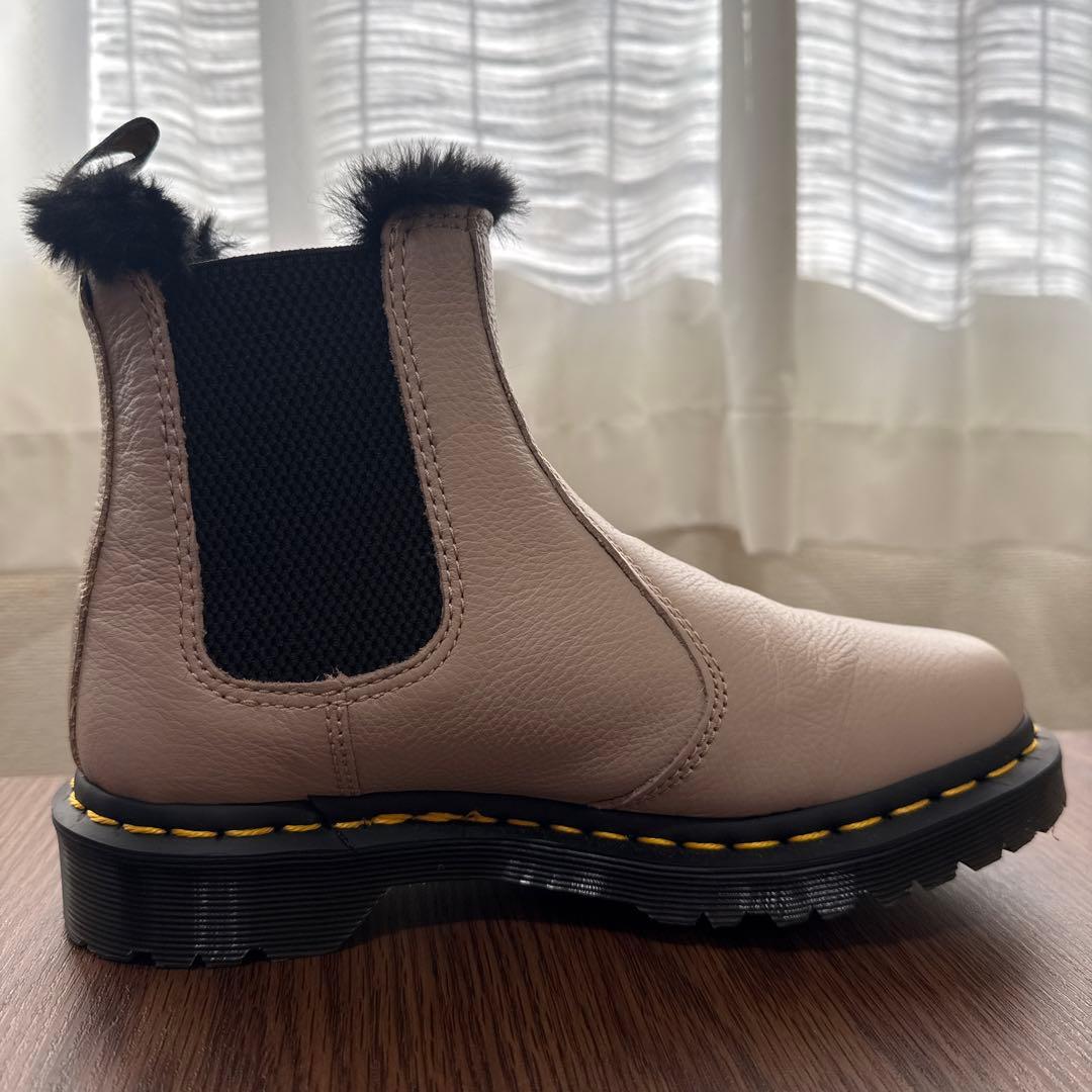 ベージュレザーサイドゴアブーツ（ファー付き）