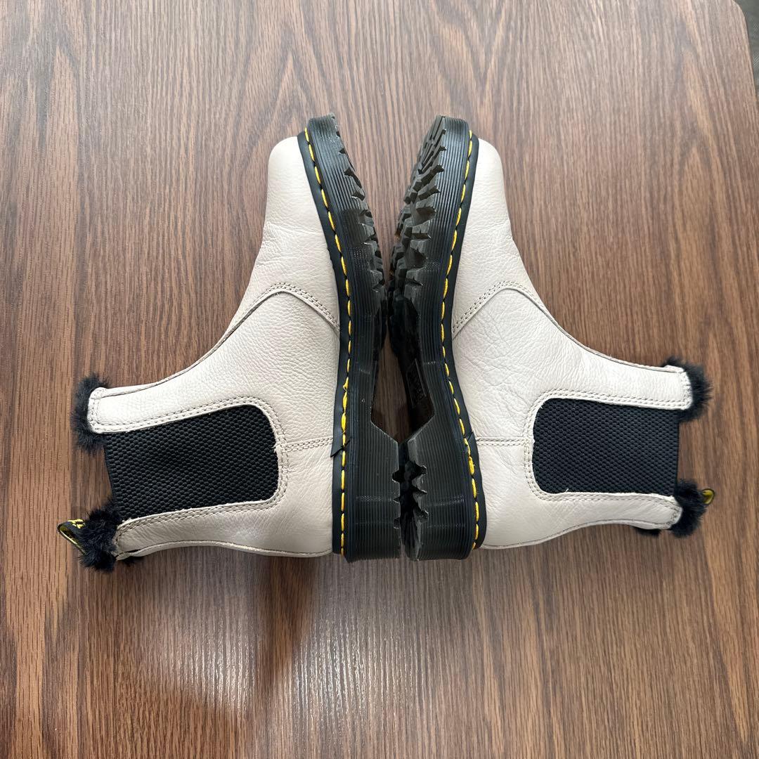 ベージュレザーサイドゴアブーツ（ファー付き）