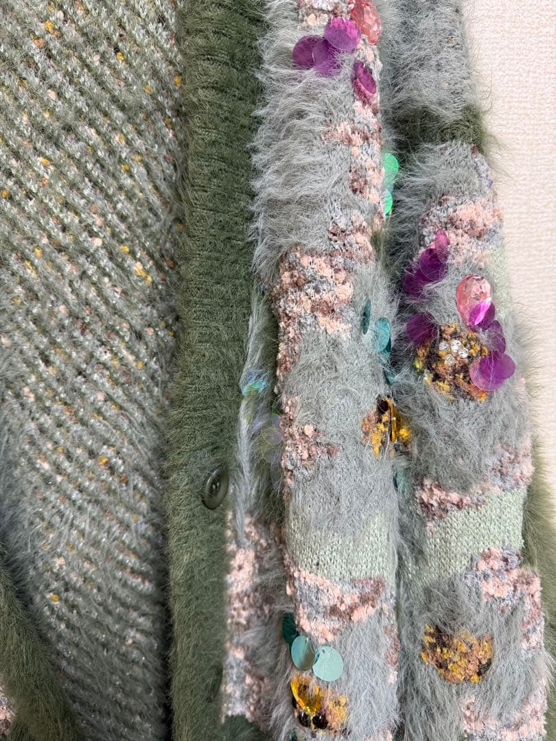 新作　完売　COEL 花柄シャギービジューニット　新品　カーキ