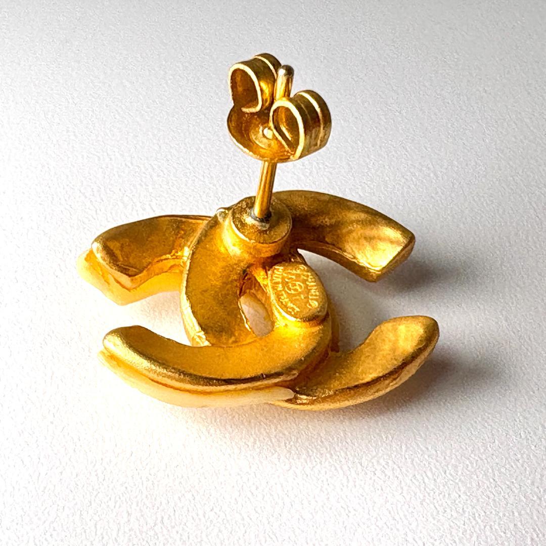 【片耳】 CHANEL ココマーク ピアス 00T ゴールド