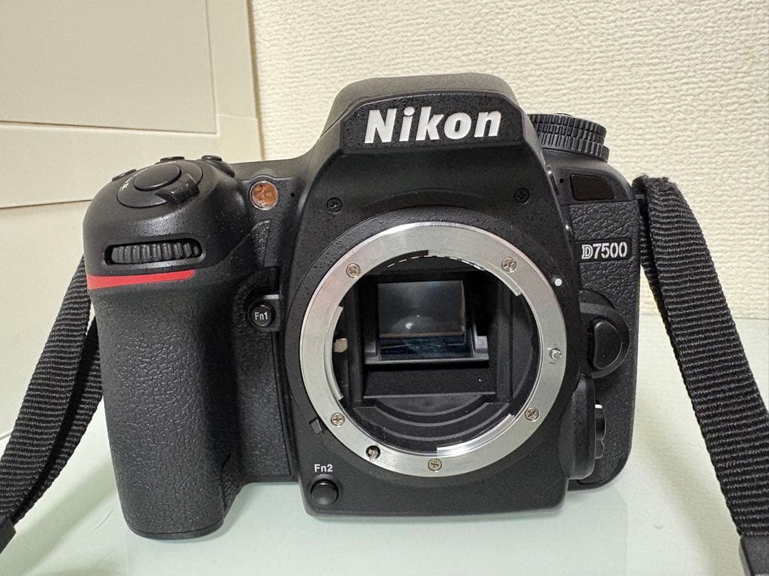 Nikon D7500 ボディ + 18-200mm VR レンズ フルセット