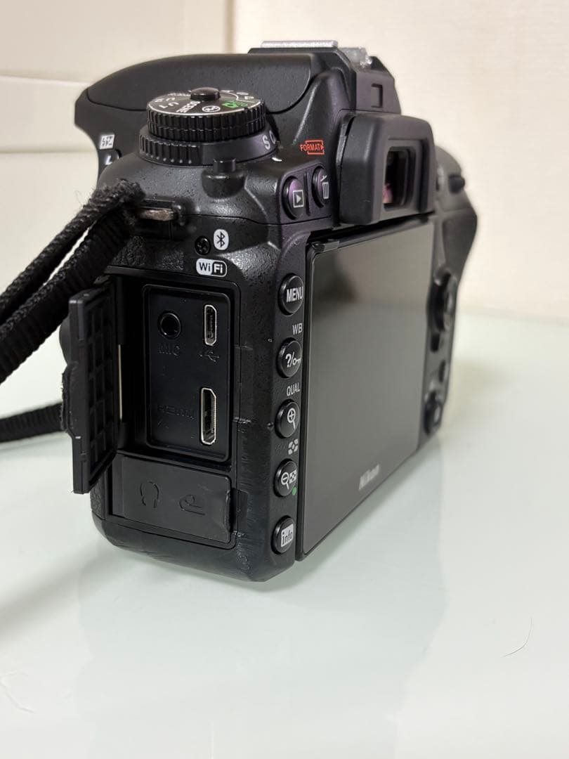 Nikon D7500 ボディ + 18-200mm VR レンズ フルセット