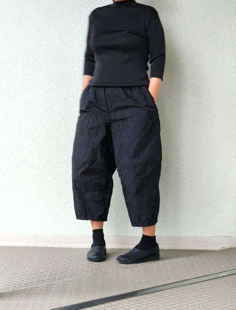 ヨーガンレール、モユルお好きなかたに　バルーンパンツ　カットジャガード黒