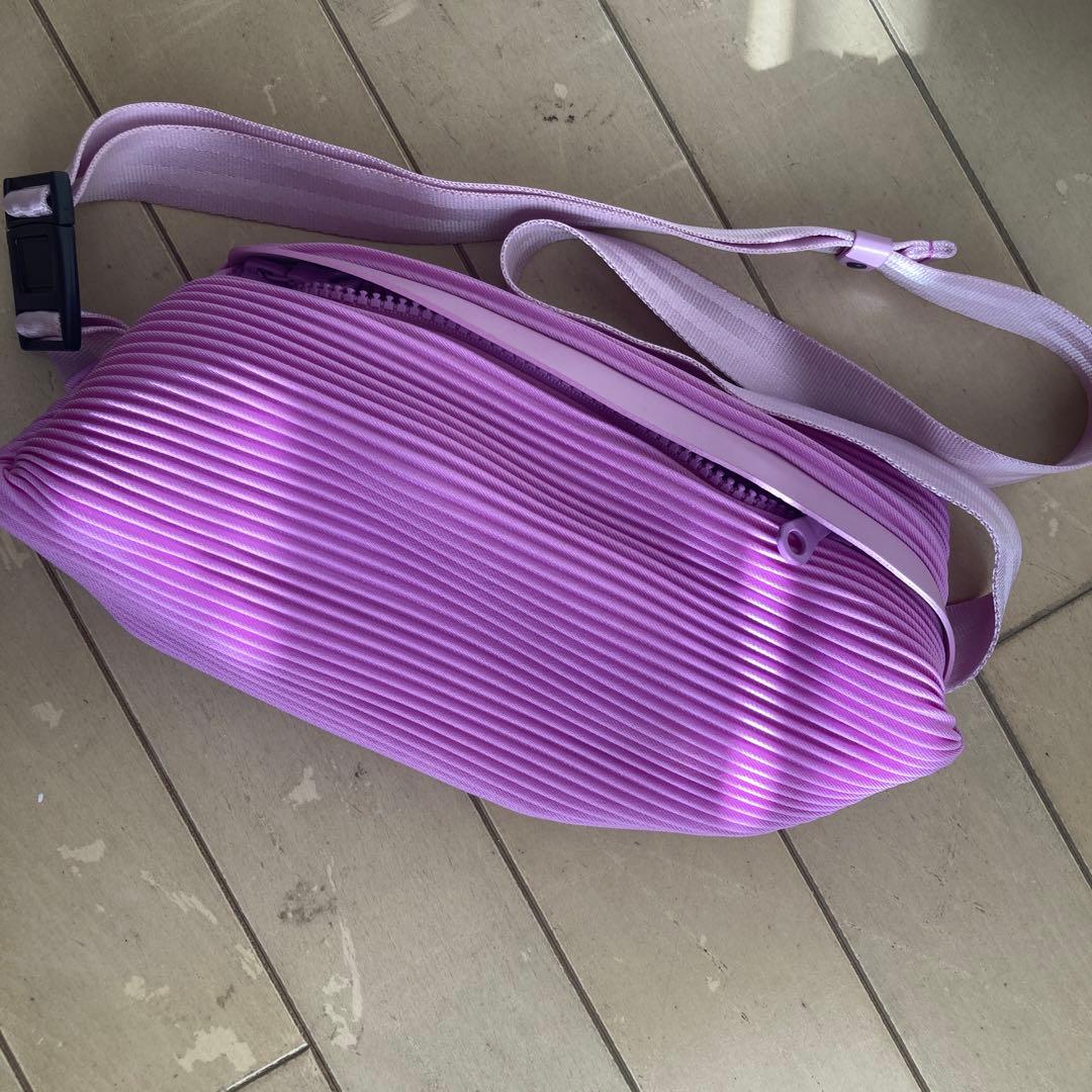 イッセイミヤケ　プリーツプリーズ　ボディバッグ