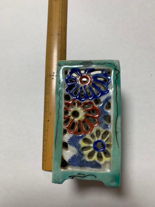 透かし意匠陶製置物