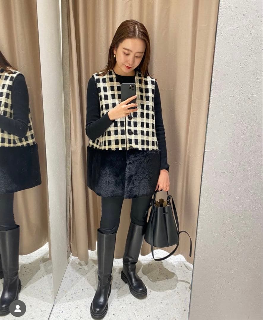 TOMORROWLAND 　タッタ—シェパード ファーペプラムジレ