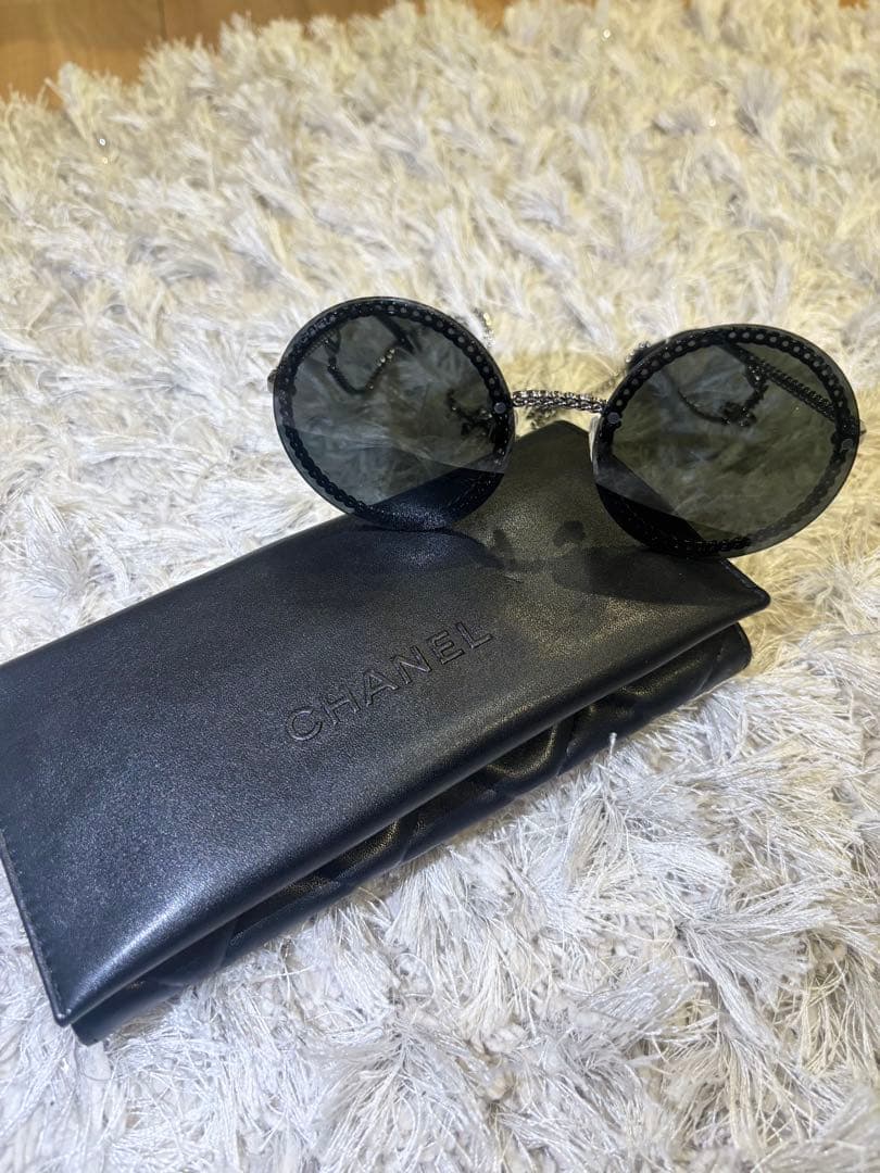 CHANEL ラウンドサングラス 黒 レザーケース付き