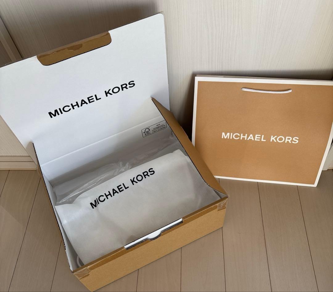 マイケルコース◯ショルダーバッグ トリプル クロスボディ 赤