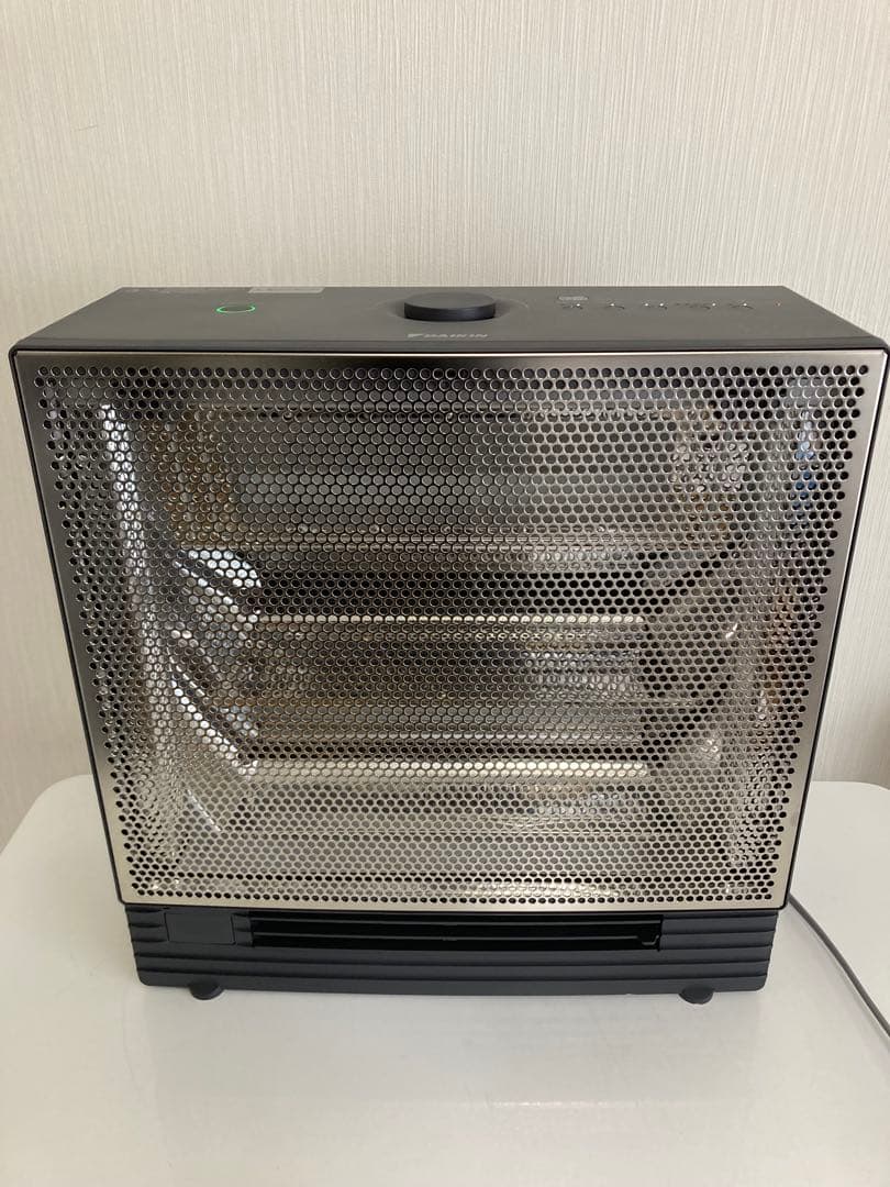 きなこ　ダイキン 遠赤外線ハイブリッドセラムヒート WRH135AS-H