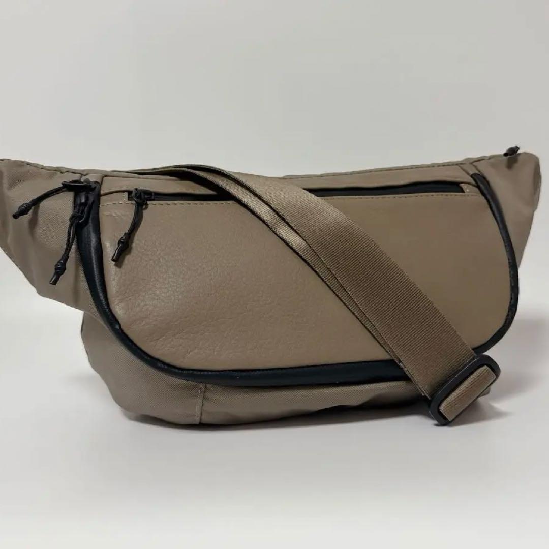 【24時間以内発送】イアパピヨネ　ボディバッグ　ベージュ