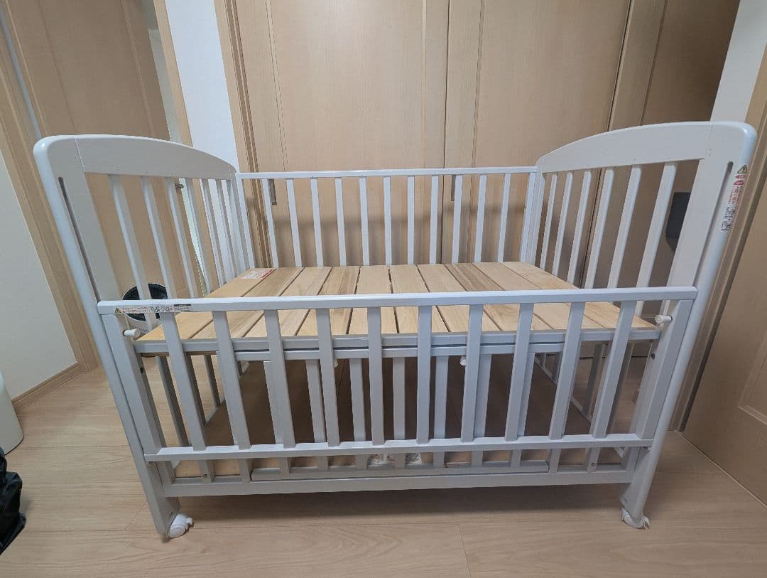 KATOJIベビーベッド キャスター付き
