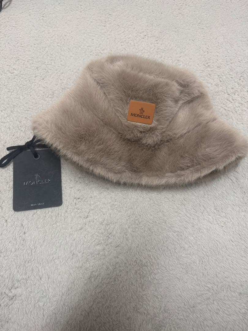 MONCLER ベージュ バケットハット