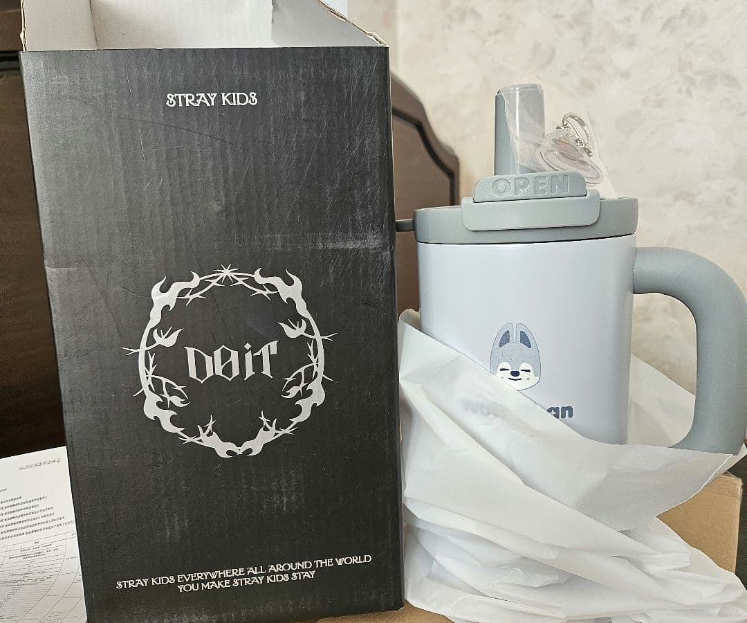 Stray Kids popup yizhiyu タンブラー バンチャン