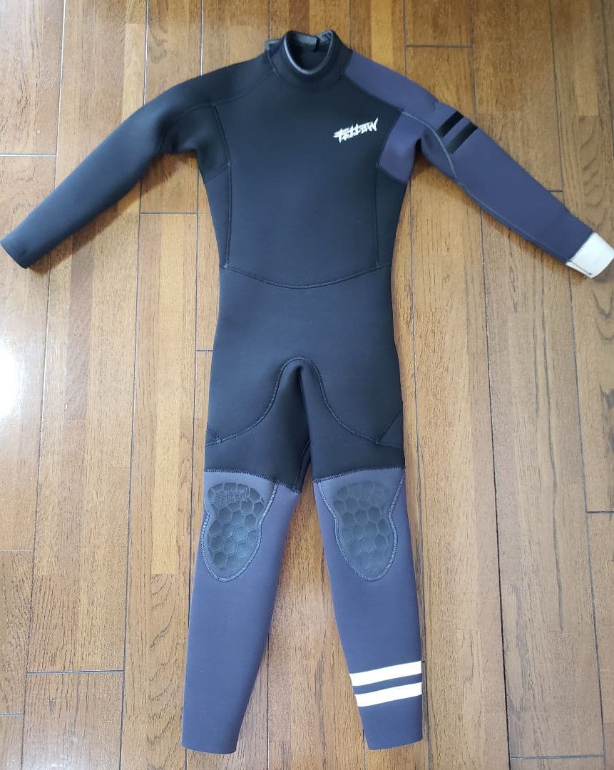 美品！FELLOW３㎜フルウェットスーツ　120　サーフィンJPSA日本規格