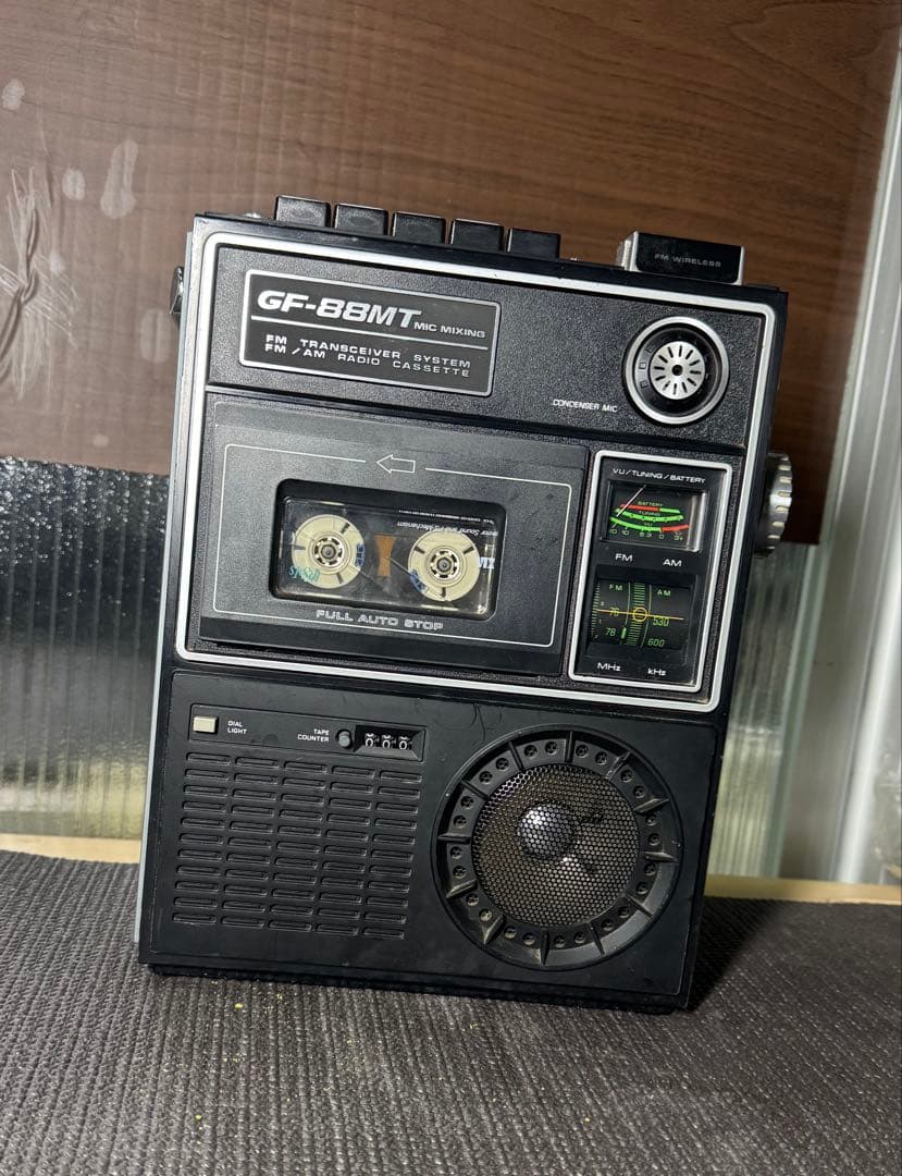 SHARF GF-88MT FM/AMラジオカセットレコーダー。