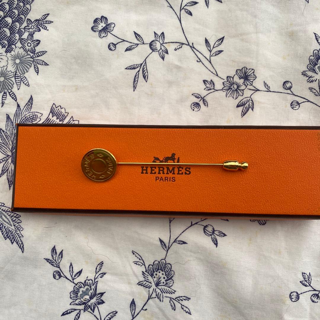 美品　HERMÈS セリエ ピンブローチ　ゴールド