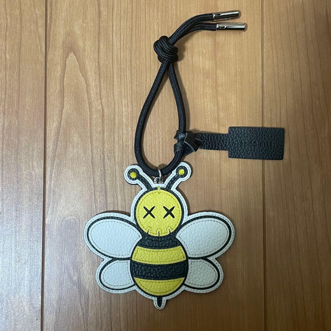 即買OK dior × kaws bee チャーム キーホルダー