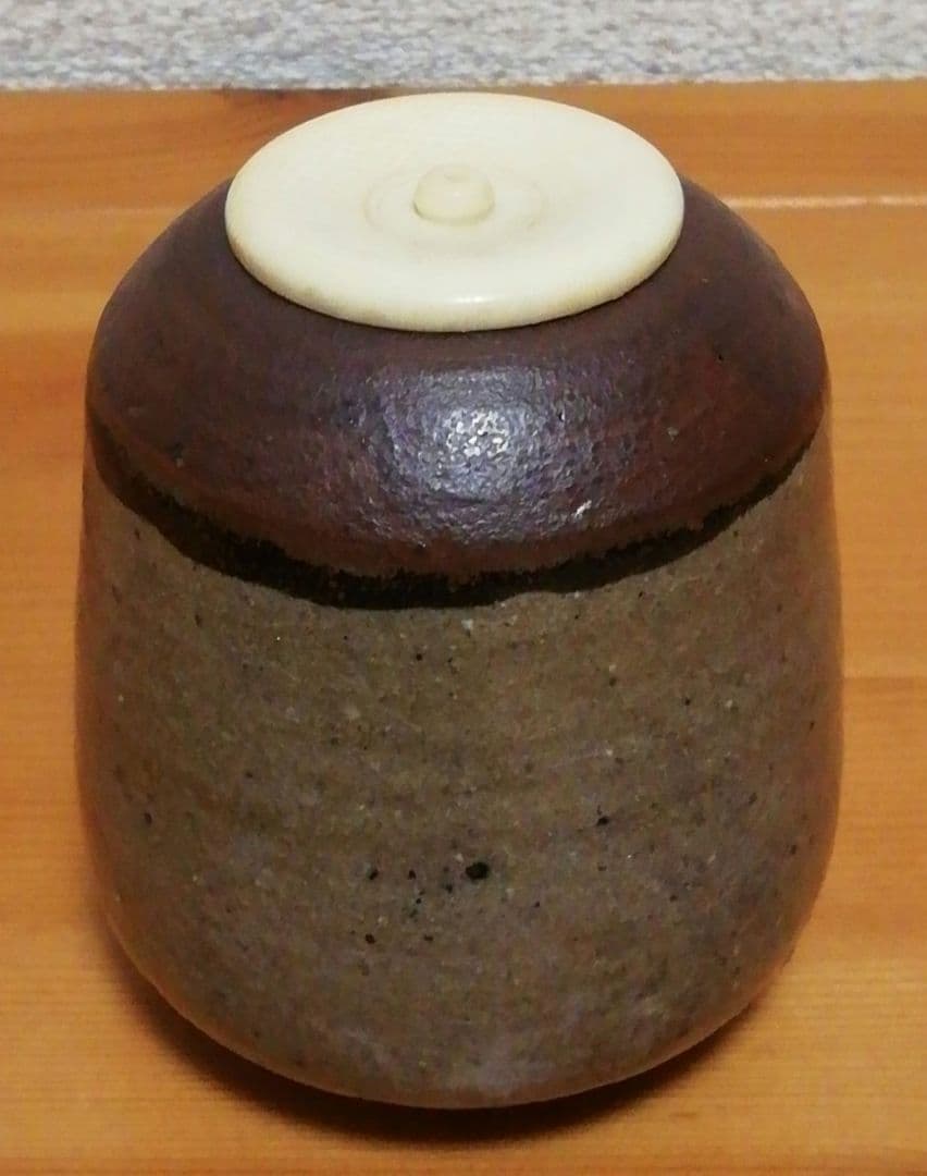 西岡小十作　唐津焼　茶入　共箱　略歴付　茶道具