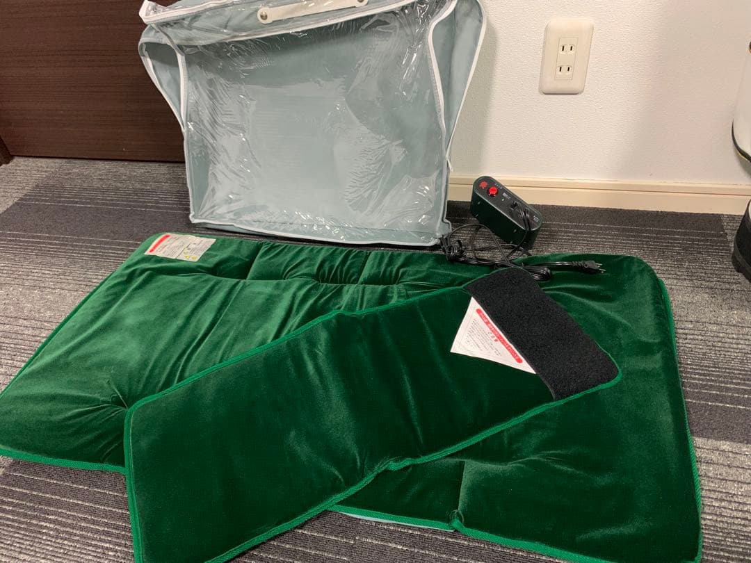 新品未使用 家庭用温熱健康マット 遠赤外線 健康器具 ツボ刺激 お灸 岩盤浴