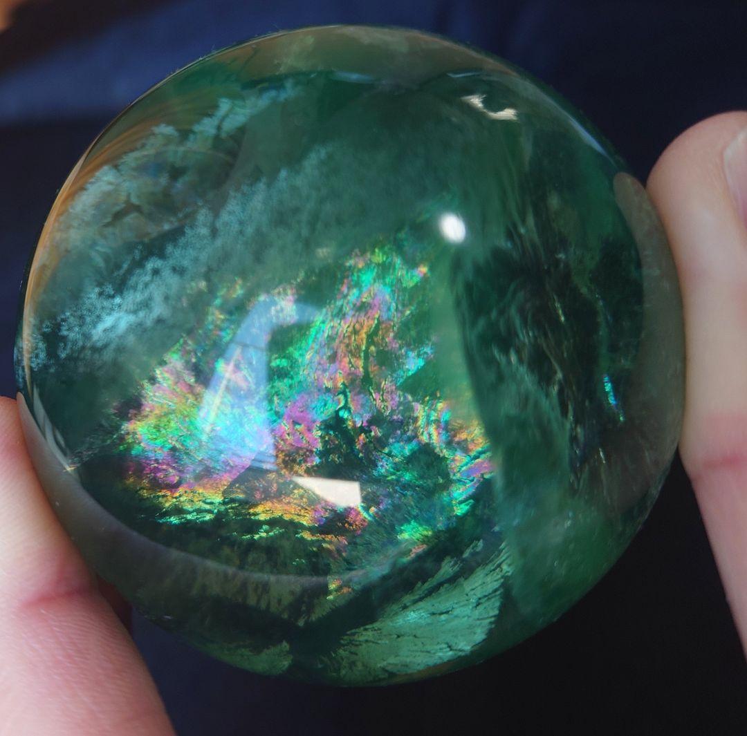 虹が美しいグリーンフローライトスフィア 天然石 丸玉