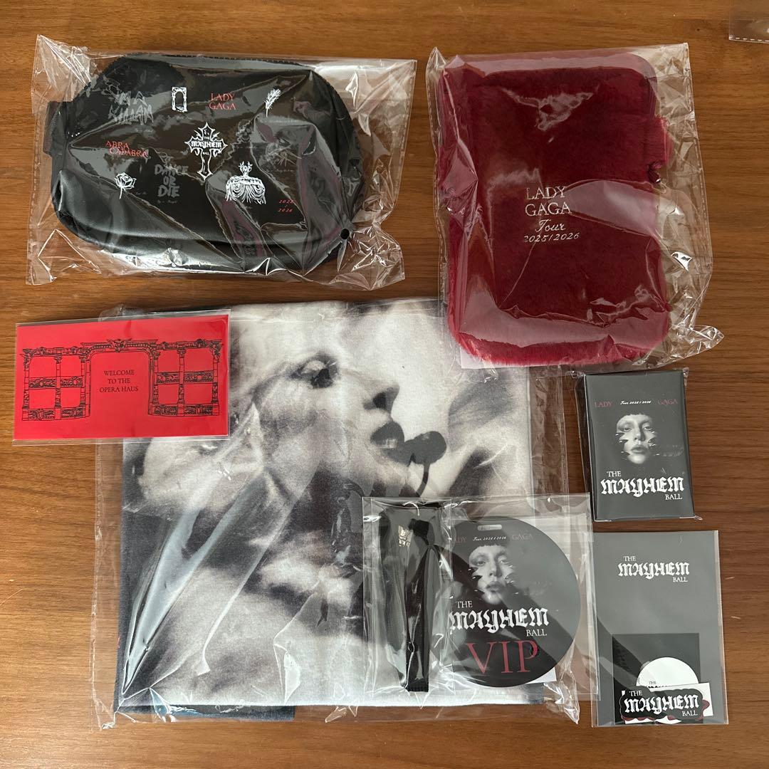 LADY GAGA レディーガガ　MAYHEM VIP GOLD ゴルド　グッズ