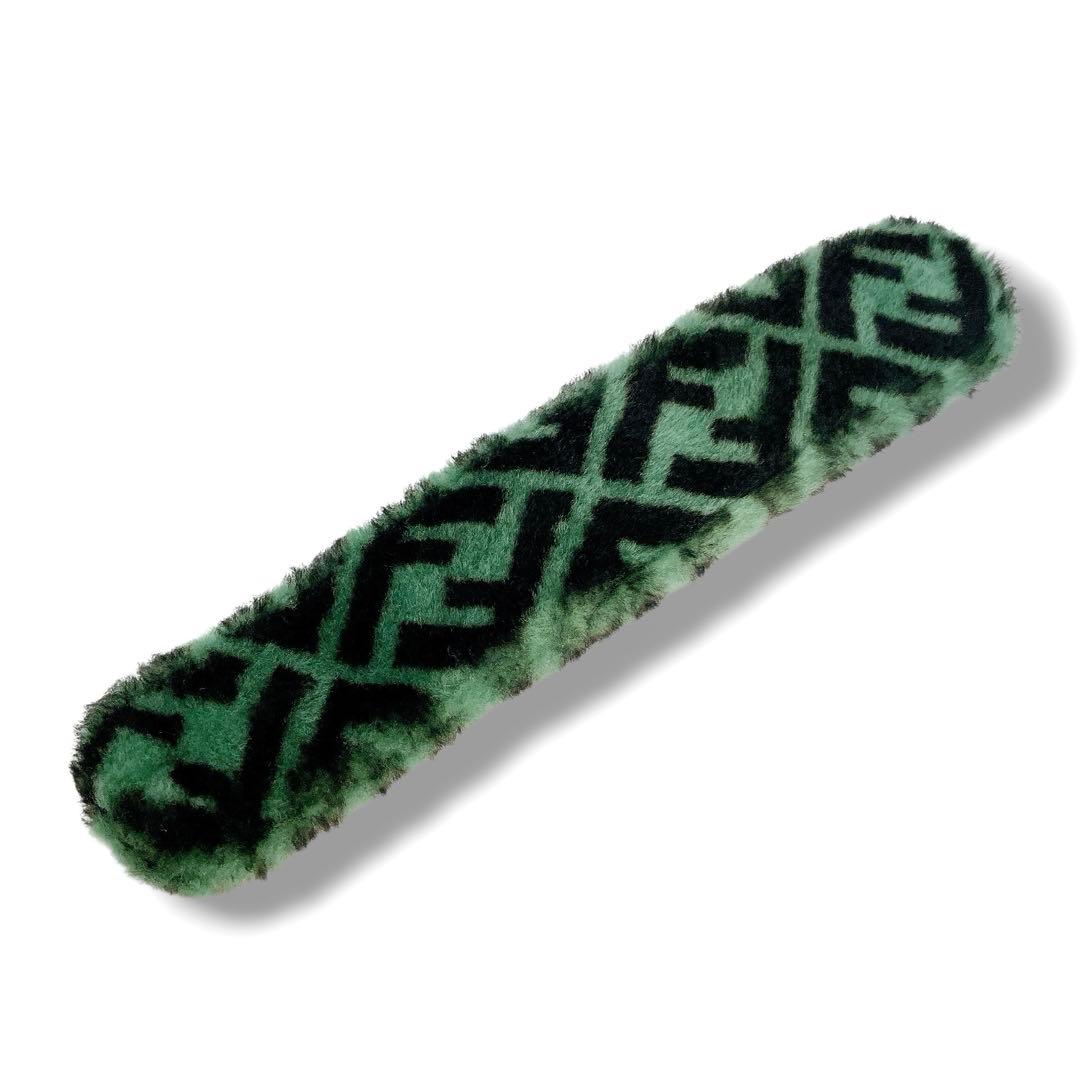 美品✨FENDI フェンディ　ショルダーストラップカバー　ズッカ　ウールボア