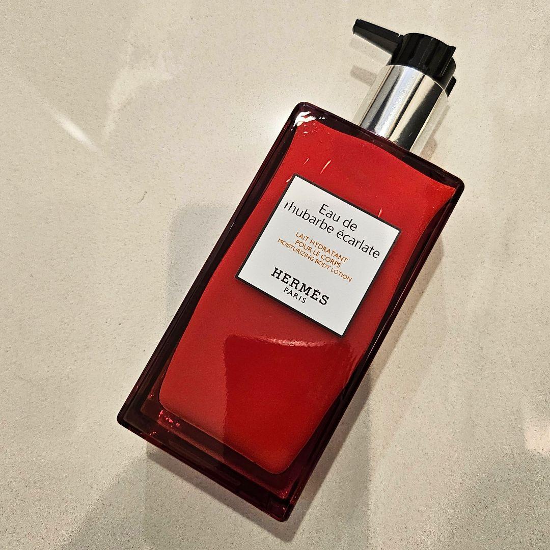 Eau de rhubarbe éclatée ボディローション 200ML