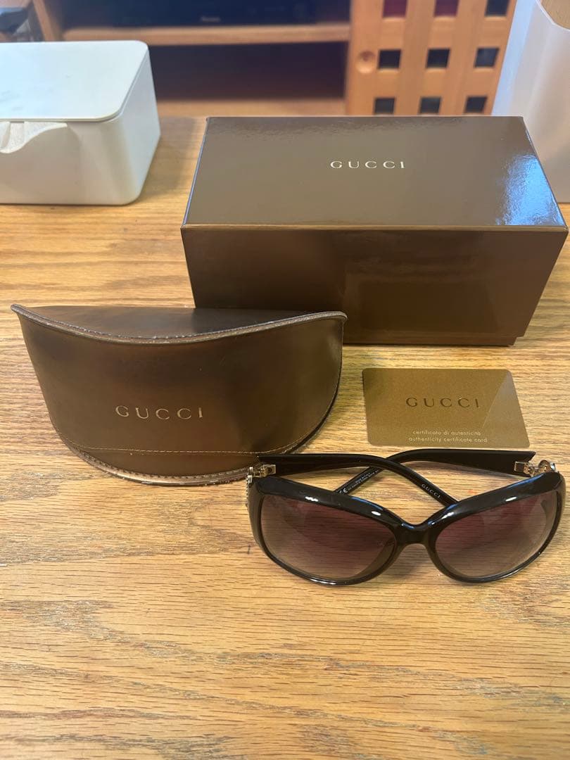 GUCCI ブラックサングラス クリスタル装飾